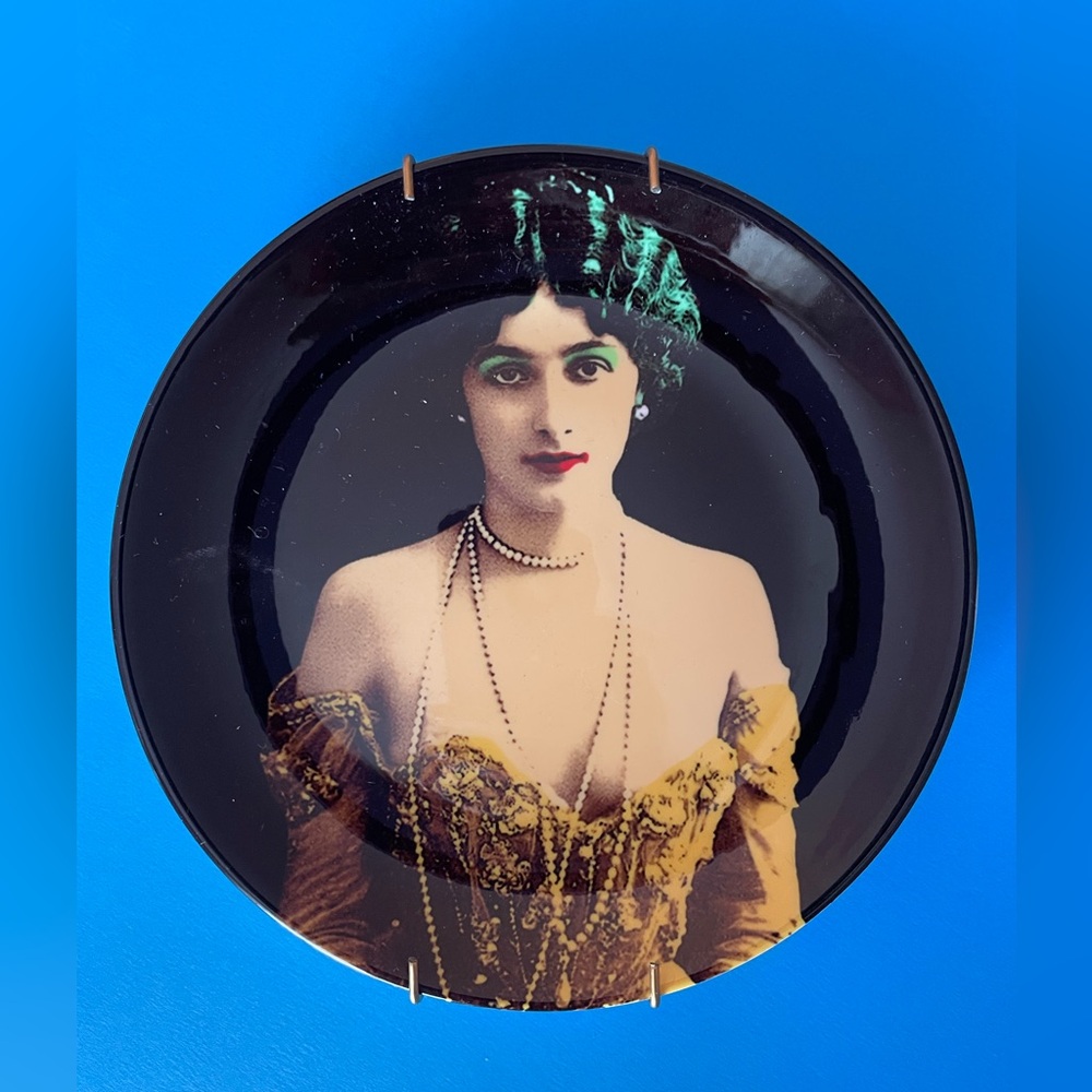 Decorative Plate Set - Picture 2 of 5